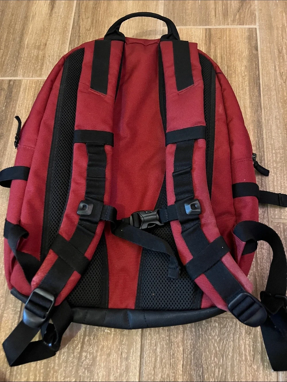 OAKLEY Burgundy Street Backpack Hiking Outdoors Business Shoulder Straps z11